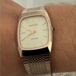 Beautiful Men's Bentley Watch
27mm face